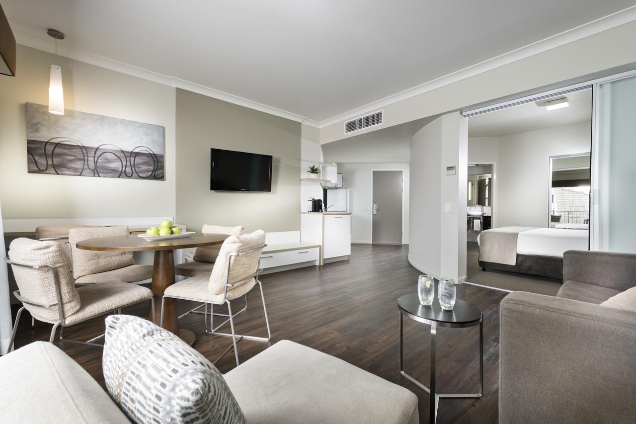 Grand Hotel And Apartments טאונסביל מראה חיצוני תמונה
