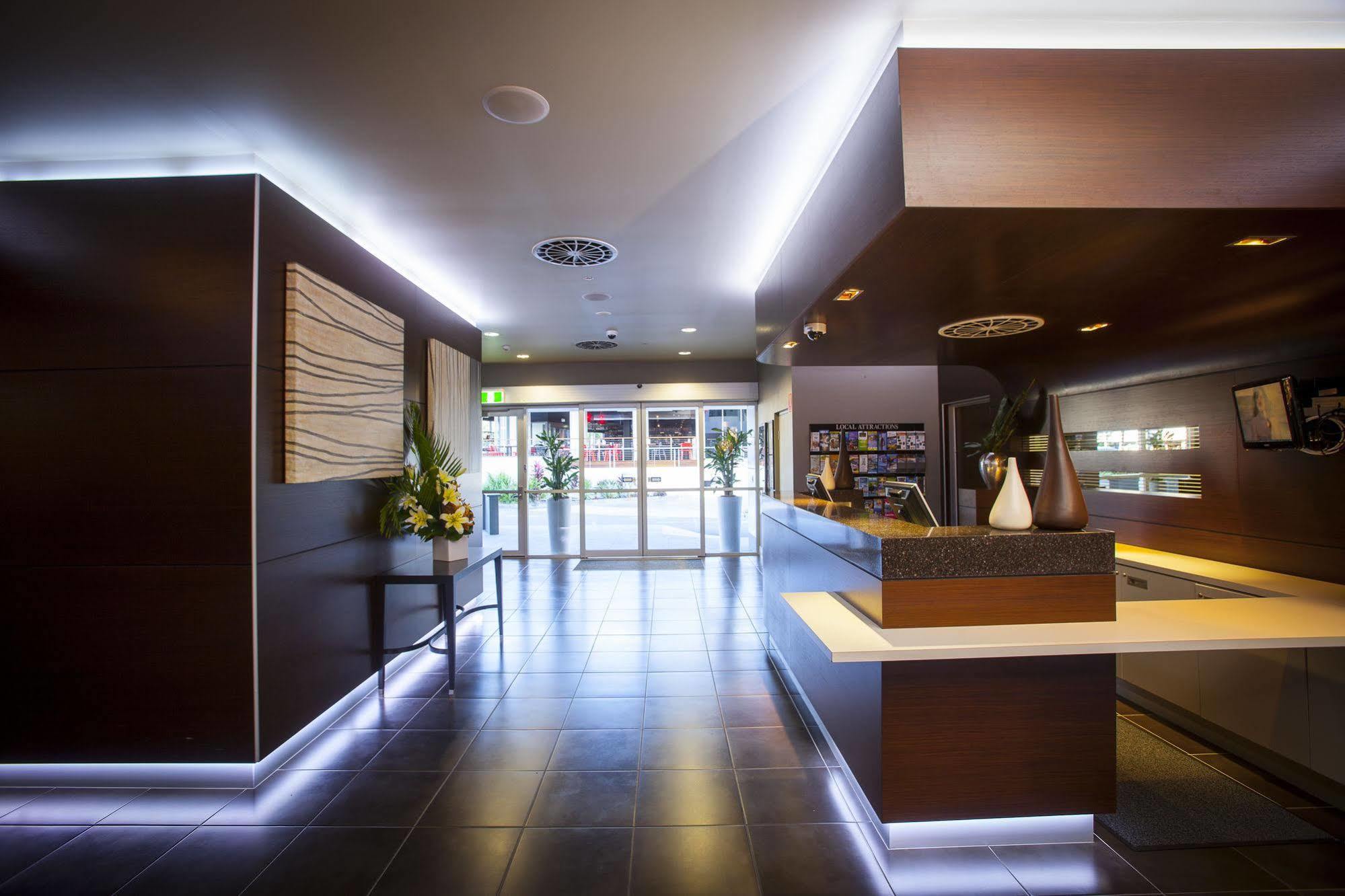 Grand Hotel And Apartments טאונסביל מראה חיצוני תמונה