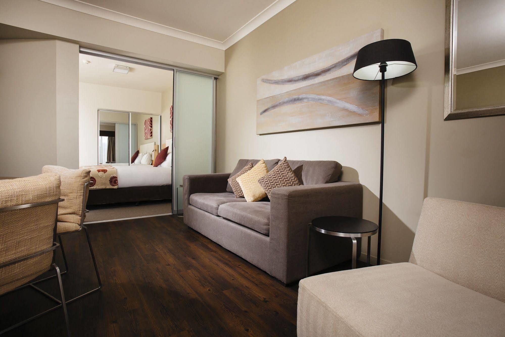 Grand Hotel And Apartments טאונסביל מראה חיצוני תמונה