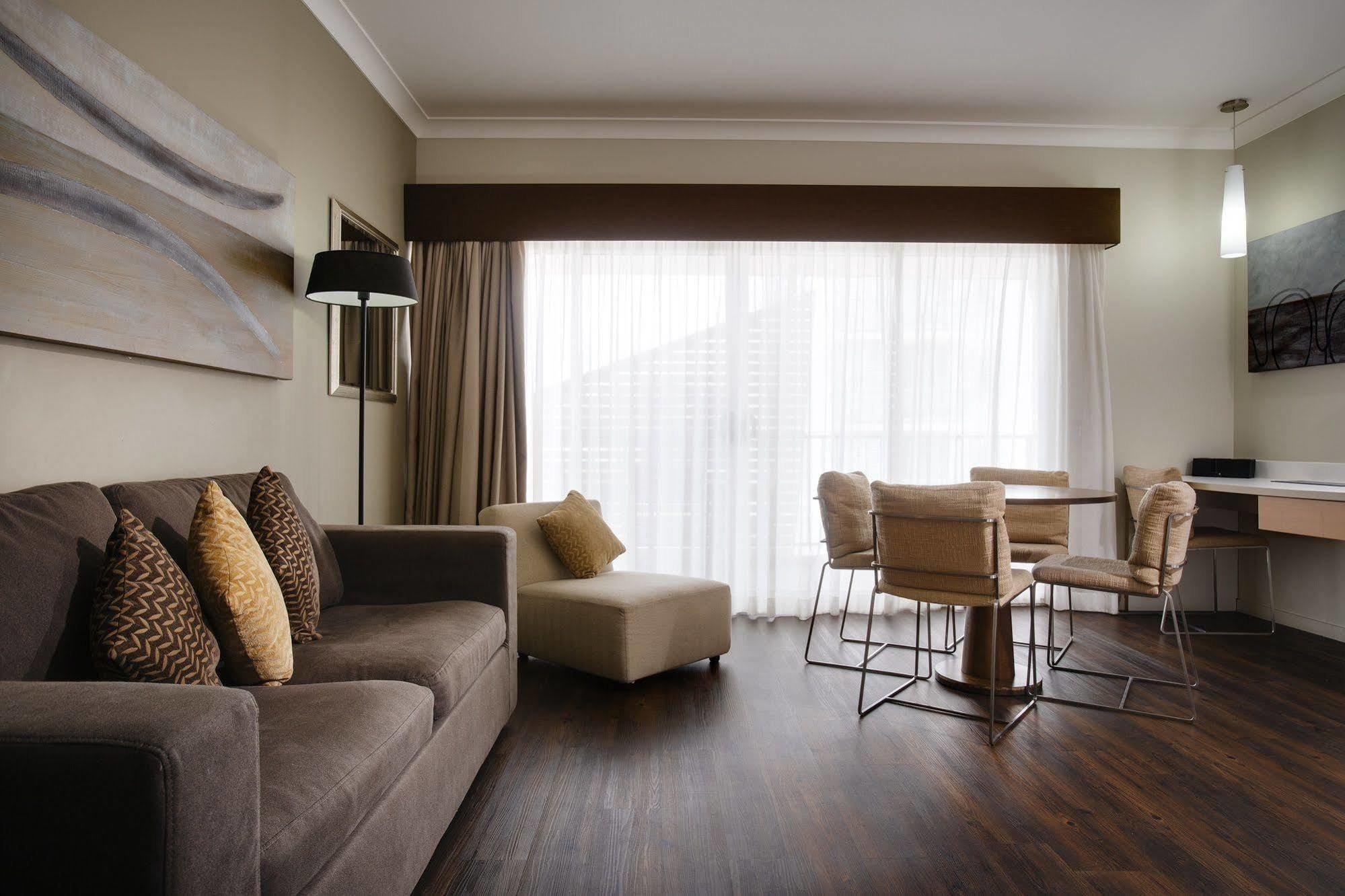 Grand Hotel And Apartments טאונסביל מראה חיצוני תמונה
