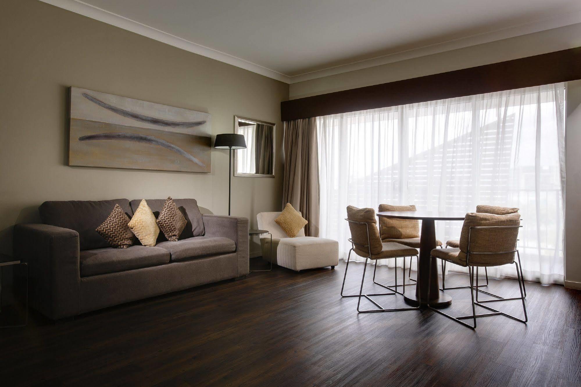 Grand Hotel And Apartments טאונסביל מראה חיצוני תמונה
