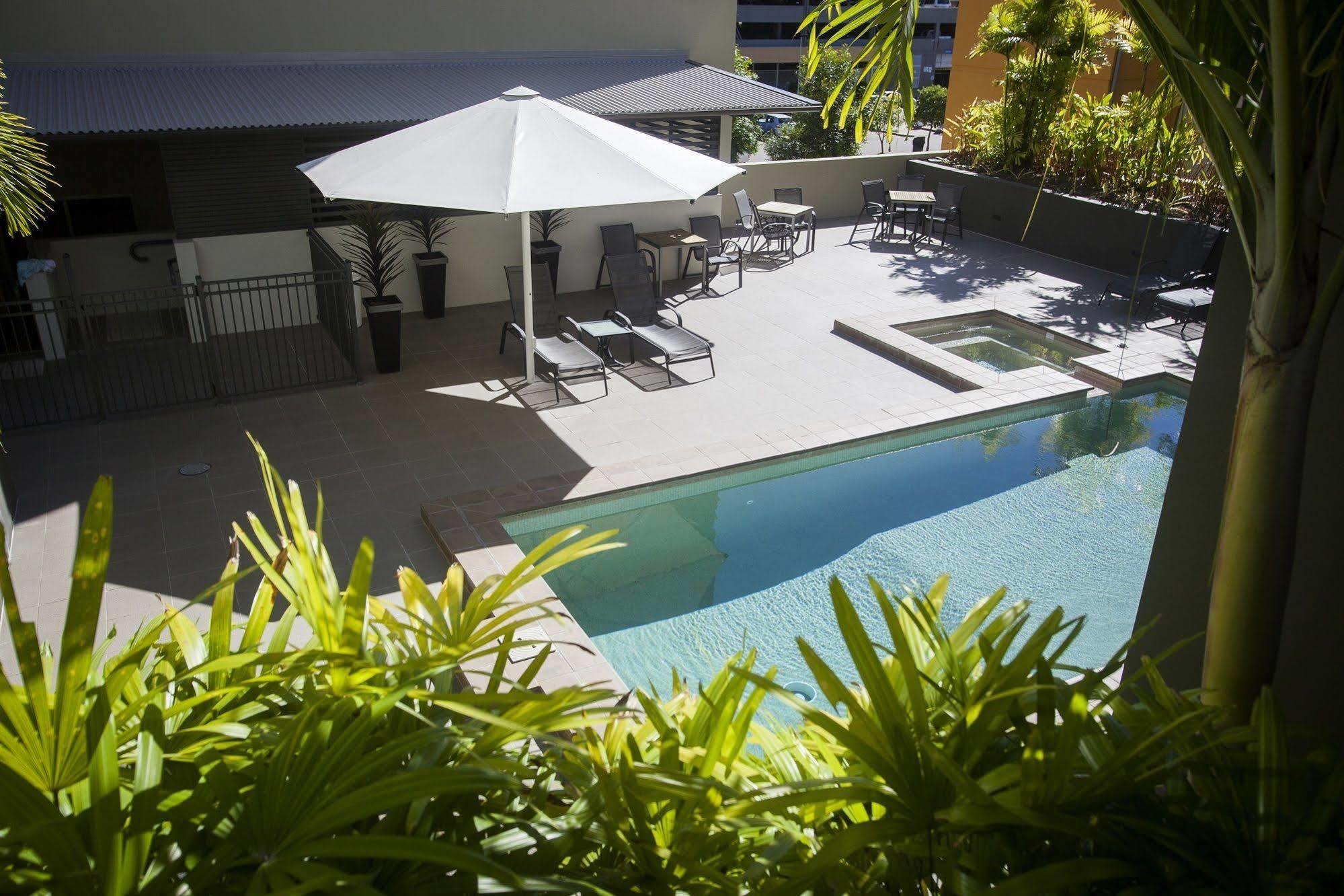 Grand Hotel And Apartments טאונסביל מראה חיצוני תמונה